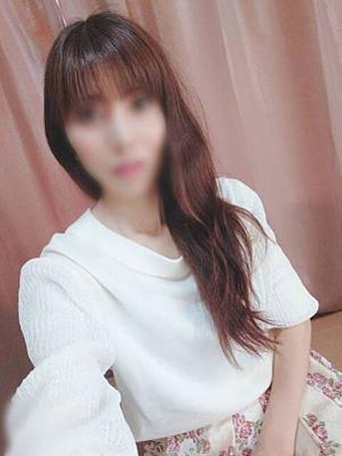 清楚な中に気品さも合わせ持つ素人好きには堪らない、謙虚なスレンダー若奥様の美香